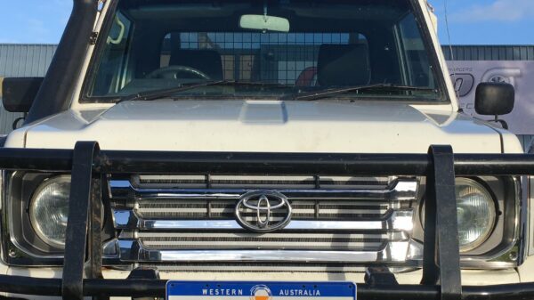 PDI+Landcruiser+HDJ79+Front+Mount+intercooler+kit+installed+front